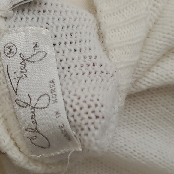 Vintage Cheryl Tiegs v Neck sweater - Picture 6 of 6